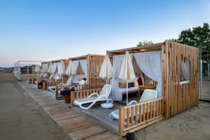 Trendy Verbena Beach-Cabana-01_Orta Boyut