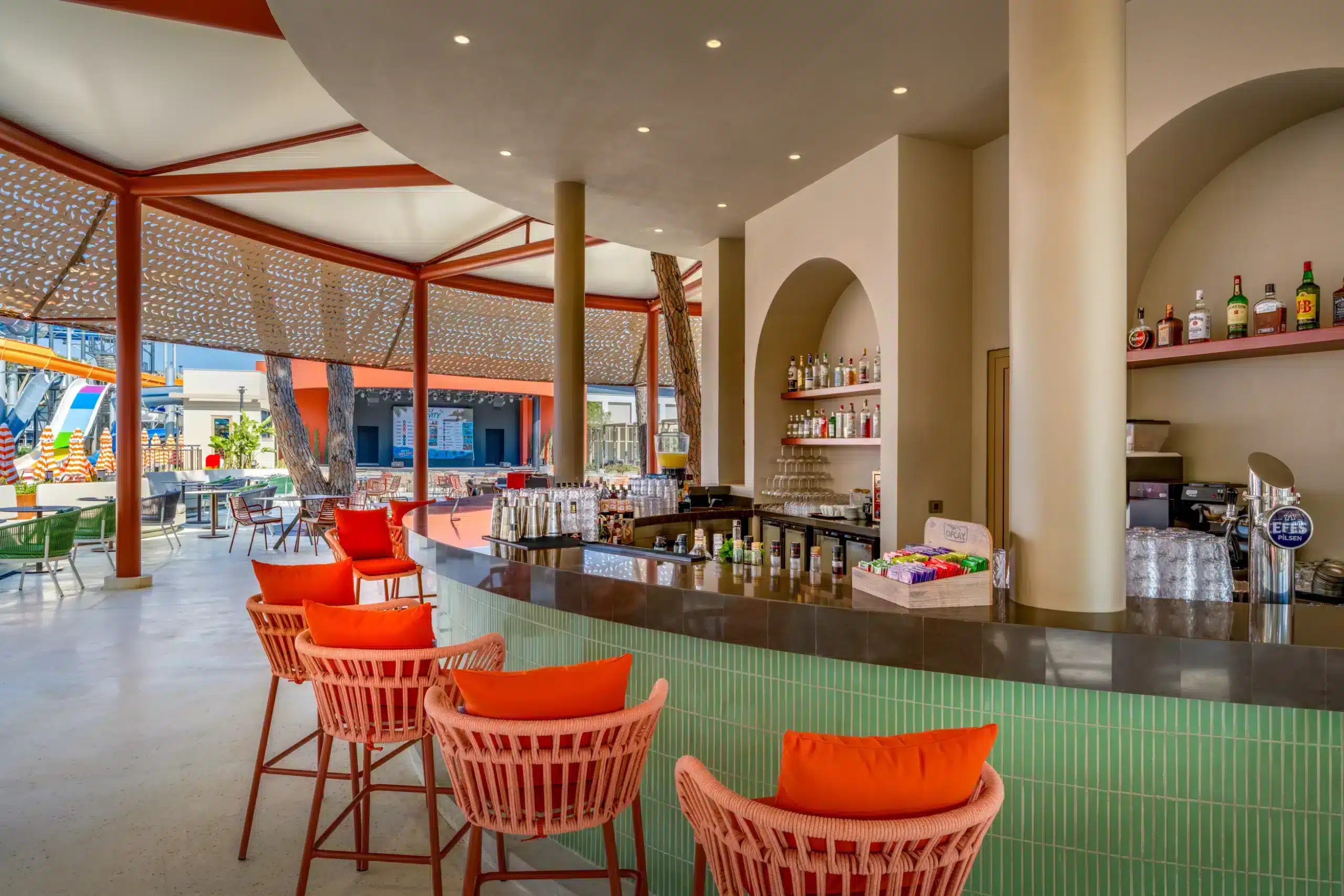 OASIS POOL BAR